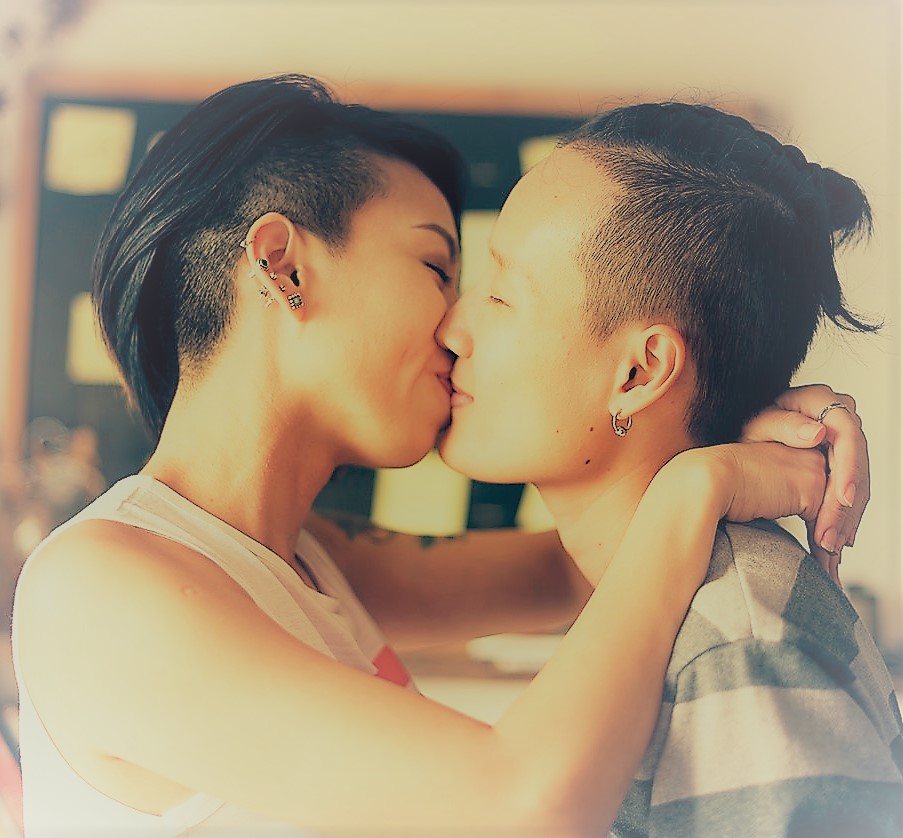 Asian lesbians kissing